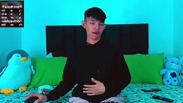 Tonny twink  online show from 8, 2, 2025