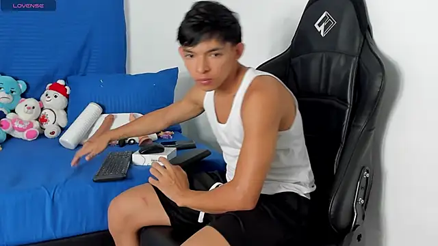 Snapshot of Tonny_twink_ chatting on 20, 4, 2026 Tonny twink online show from 20, 4, 2026