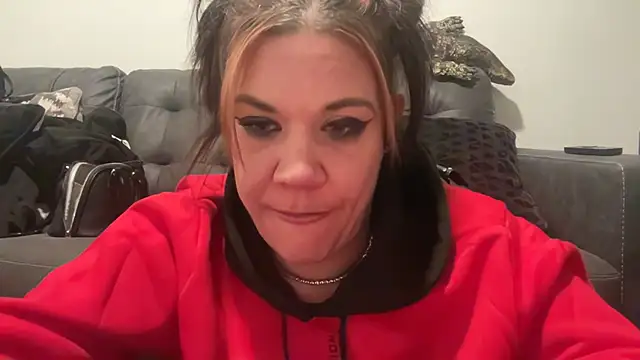 Snapshot of RavenRayyy chatting on 11, 11, 2025 RavenRayyy online show from 11, 11, 2025