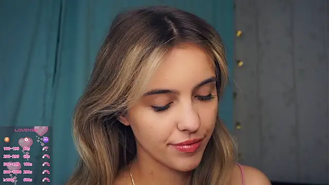 Snapshot of FannyHewson chatting on 25, 10, 2025 FannyHewson online show from 25, 10, 2025