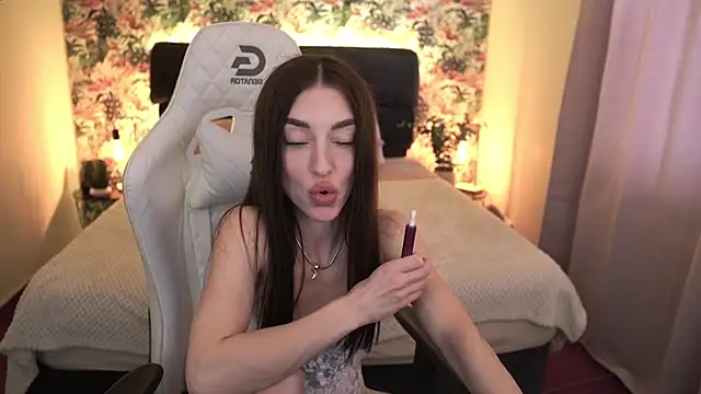 Alice Arwen online show from 7, 3, 2025