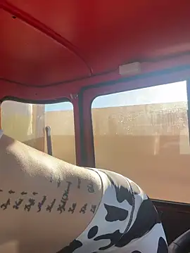 Snapshot of JoleneFuego chatting on 6, 11, 2025 JoleneFuego online show from 6, 11, 2025