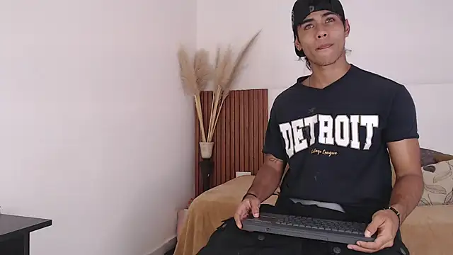 Snapshot of zander_2120 chatting on 13, 12, 2024 zander 2120 online show from 13, 12, 2024