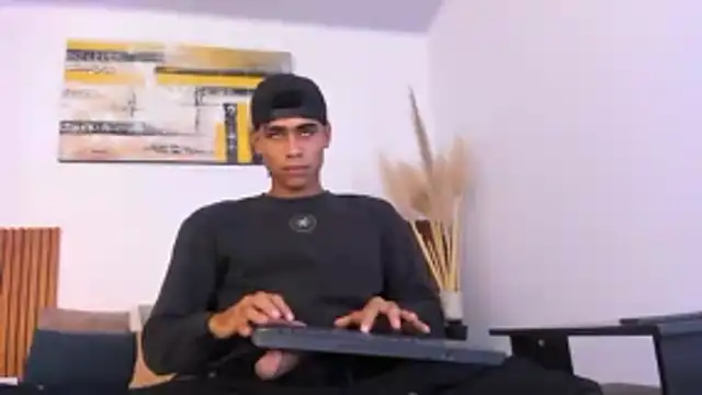 Snapshot of zander_2120 chatting on 24, 10, 2025 zander 2120 online show from 24, 10, 2025