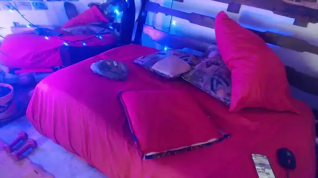 Snapshot of laye19 chatting on 8, 3, 2025 laye19 online show from 8, 3, 2025