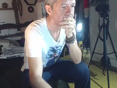 Snapshot of laye19 chatting on 19, 9, 2025 laye19 online show from 19, 9, 2025