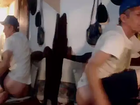 Snapshot of laye19 chatting on 15, 10, 2025 laye19 online show from 15, 10, 2025