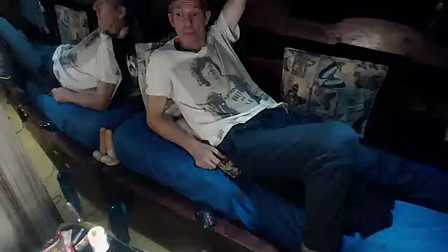 Snapshot of laye19 chatting on 6, 11, 2025 laye19 online show from 6, 11, 2025