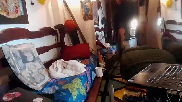 Snapshot of laye19 chatting on 3, 12, 2025 laye19 online show from 3, 12, 2025