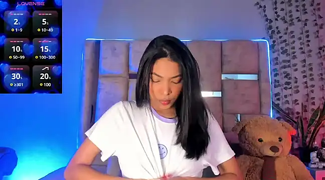 KarolRojas  online show from 13, 2, 2025