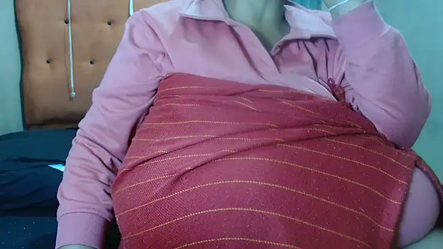 Snapshot of tinagiant chatting on 17, 5, 2026 tinagiant online show from 17, 5, 2026