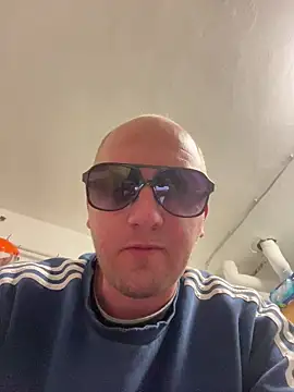 Snapshot of paul_daniel chatting on 15, 12, 2025 paul daniel online show from 15, 12, 2025