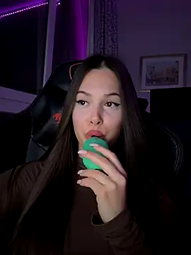 EricaWalls online show from 8, 11, 2025