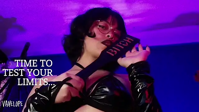 Snapshot of vanelope11 chatting on 26, 10, 2025 vanelope11 online show from 26, 10, 2025