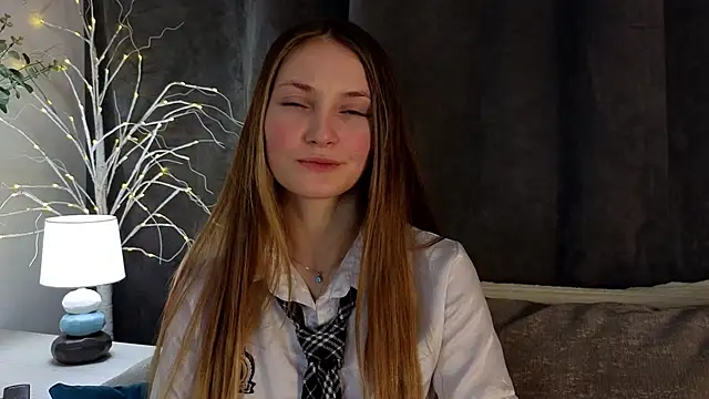 Snapshot of MonaEldon chatting on 11, 12, 2024 MonaEldon online show from 11, 12, 2024