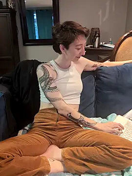 Snapshot of lovelylucyy chatting on 25, 9, 2025 lovelylucyy online show from 25, 9, 2025