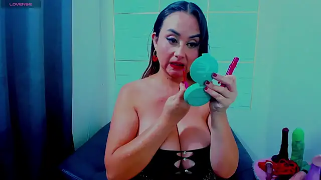 Snapshot of IsaSixty9 chatting on 5, 3, 2025 IsaSixty9 online show from 5, 3, 2025