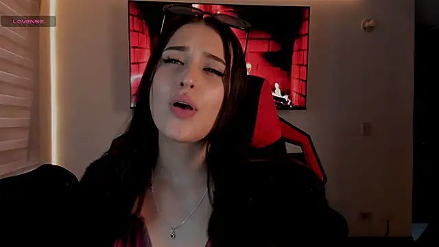 Snapshot of Charlotte_greys chatting on 22, 11, 2025 Charlotte greys online show from 22, 11, 2025