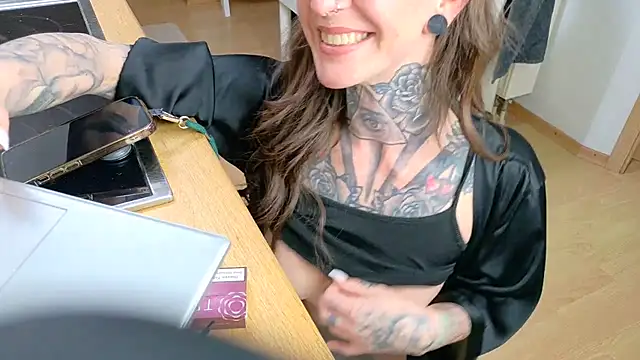 BrownieyQueen online show from 10, 3, 2025