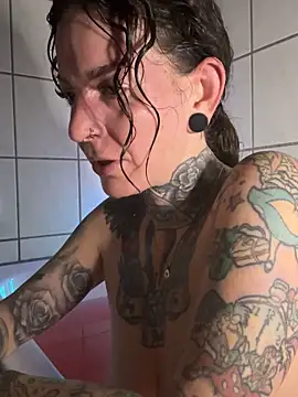 BrownieyQueen online show from 3, 12, 2025