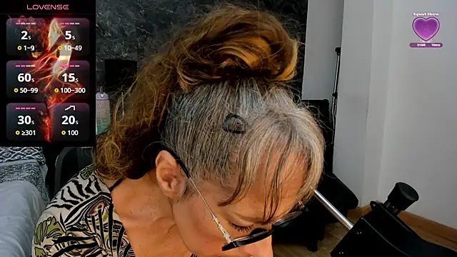 Bella Evans  online show from 15, 11, 2025