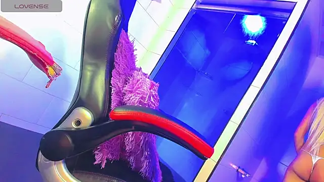 Snapshot of samantha_official_ chatting on 11, 1, 2025 samantha official online show from 11, 1, 2025