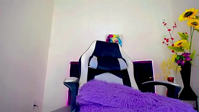 Snapshot of samantha_official_ chatting on 13, 1, 2025 samantha official online show from 13, 1, 2025