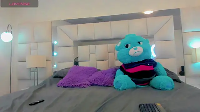 Snapshot of samantha_official_ chatting on 17, 1, 2025 samantha official online show from 17, 1, 2025