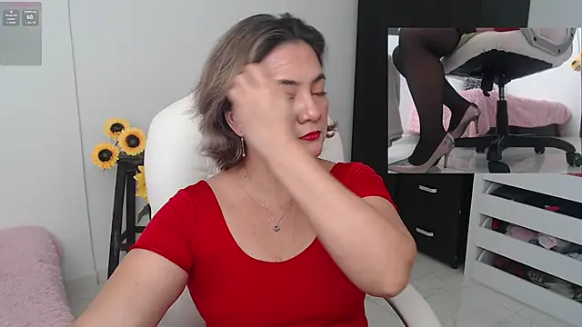 Chiraz hasnaa online show from 3, 12, 2024