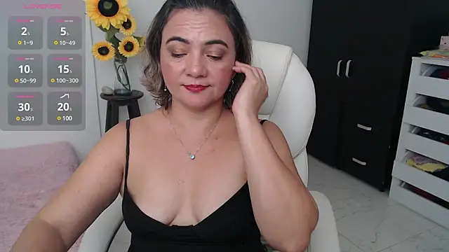 Chiraz hasnaa online show from 16, 12, 2024