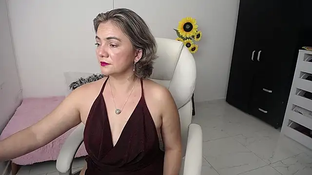 Chiraz hasnaa online show from 1, 1, 2025