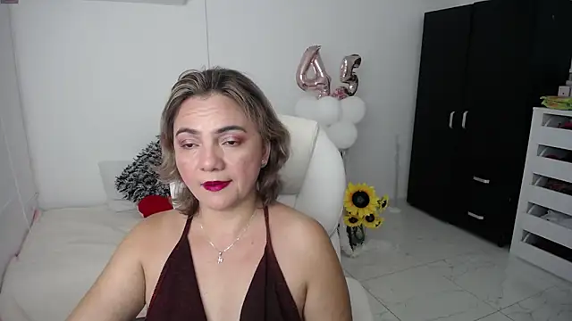 Chiraz hasnaa online show from 27, 1, 2025