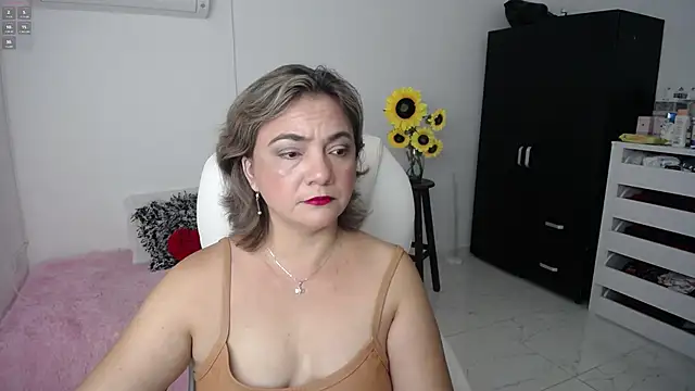 Chiraz hasnaa online show from 12, 2, 2025