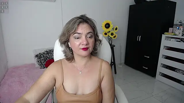 Chiraz hasnaa online show from 13, 2, 2025