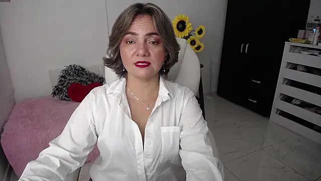 Chiraz hasnaa online show from 14, 2, 2025