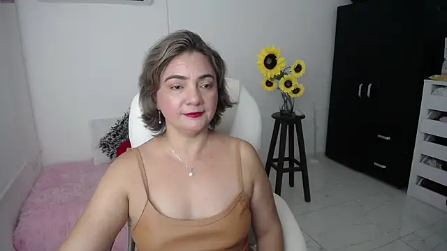 Chiraz hasnaa online show from 20, 2, 2025