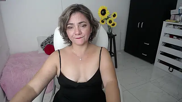 Chiraz hasnaa online show from 22, 2, 2025