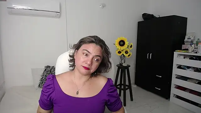 Chiraz hasnaa online show from 7, 3, 2025