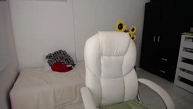 Chiraz hasnaa online show from 15, 3, 2025