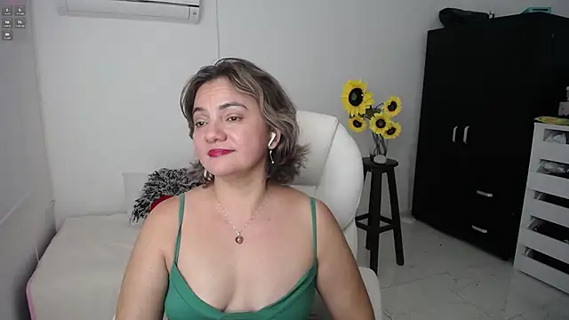 Chiraz hasnaa online show from 15, 3, 2025