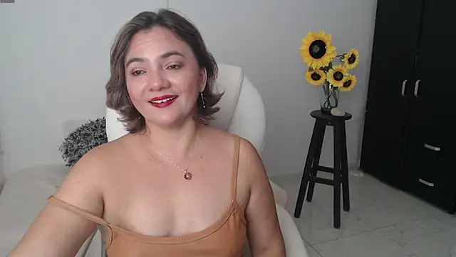 Chiraz hasnaa online show from 21, 3, 2025