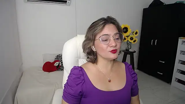 Chiraz hasnaa online show from 22, 3, 2025