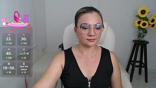 Chiraz hasnaa online show from 15, 10, 2025