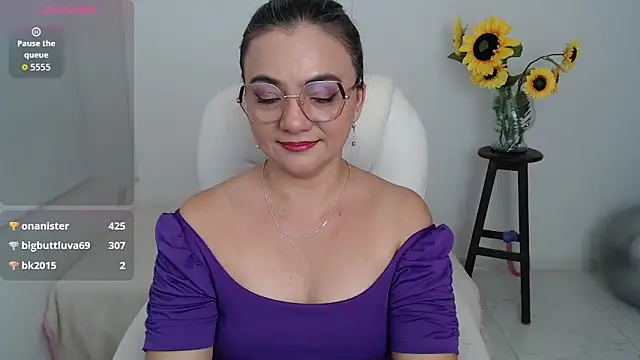 Chiraz hasnaa online show from 25, 10, 2025