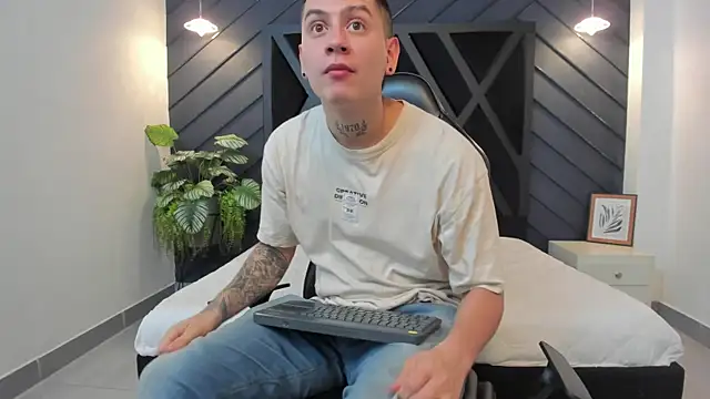 Snapshot of Yeiko_Romero_ chatting on 28, 1, 2025 Yeiko Romero online show from 28, 1, 2025