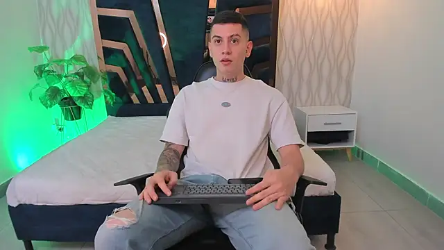 Snapshot of Yeiko_Romero_ chatting on 15, 3, 2025 Yeiko Romero online show from 15, 3, 2025