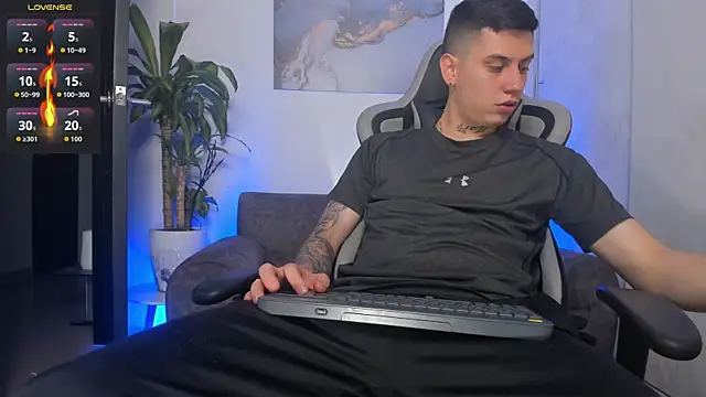 Snapshot of Yeiko_Romero_ chatting on 9, 10, 2025 Yeiko Romero online show from 9, 10, 2025