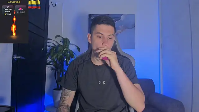 Snapshot of Yeiko_Romero_ chatting on 5, 11, 2025 Yeiko Romero online show from 5, 11, 2025