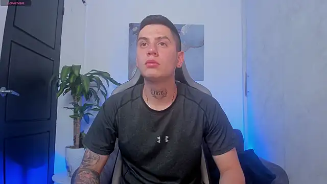 Snapshot of Yeiko_Romero_ chatting on 21, 11, 2025 Yeiko Romero online show from 21, 11, 2025