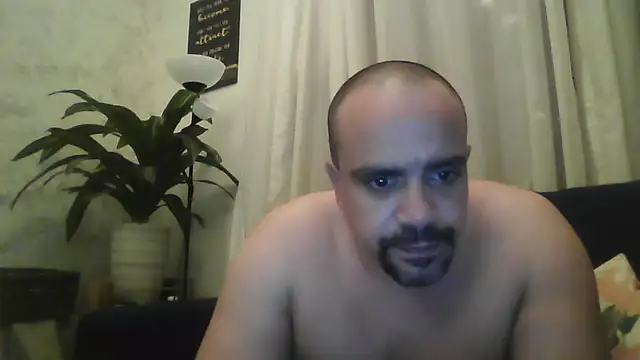 Snapshot of MonicaEGY chatting on 2, 10, 2025 MonicaEGY online show from 2, 10, 2025